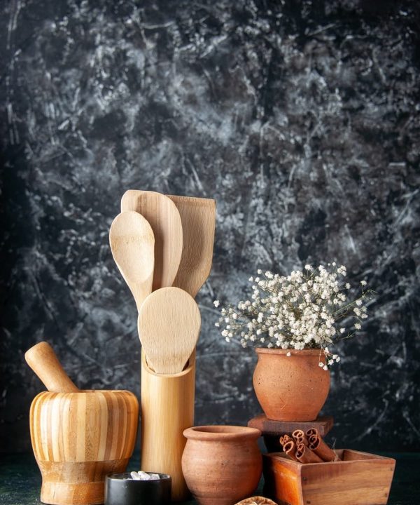 [fpdl.in]_front-view-wooden-spoons-with-pots-cinnamon-dark-wall-photo-color-seasonings-salt-food-cutlery_179666-17652_full (1)